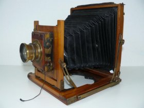 Alte Kameras: Antike Balgen-Kameras, Mini Spionkameras, Viewmaster-Karten, Fotokameras der Marken Kodak, Zeiss, Agfa etc.